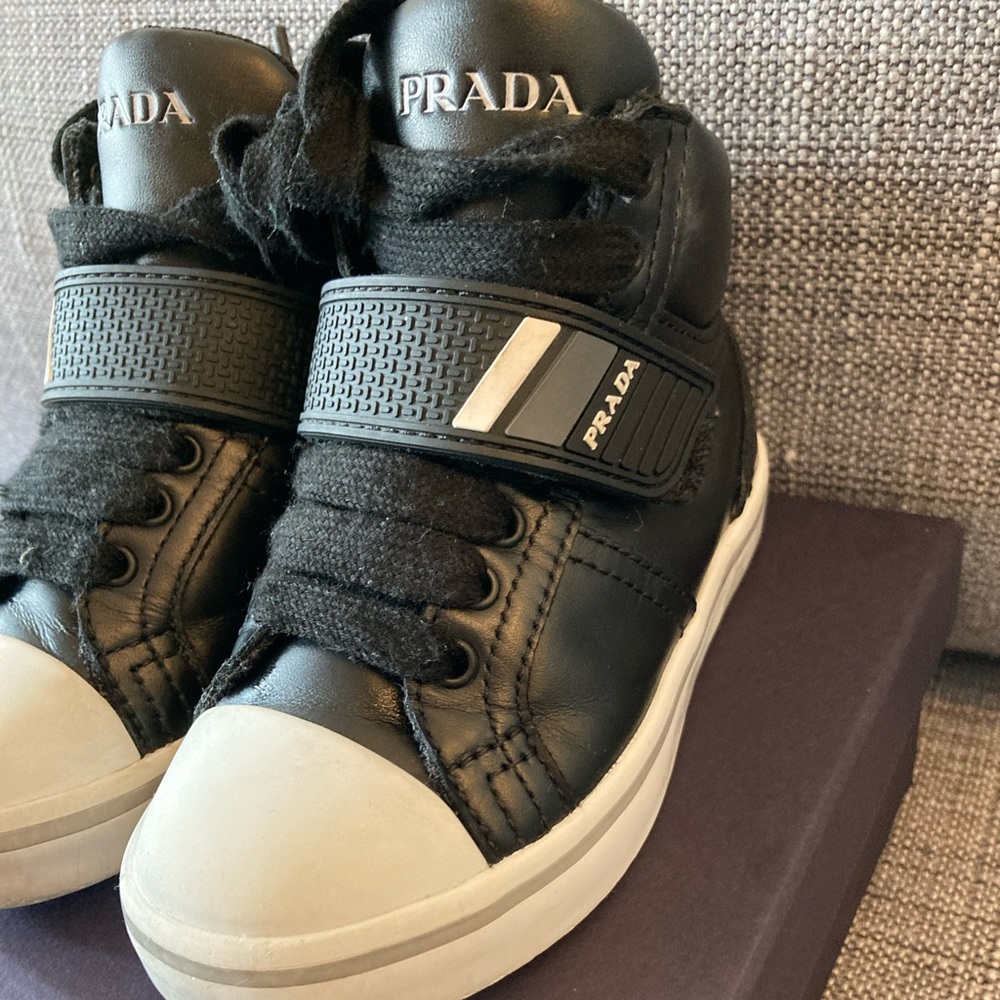 Kids Prada sneakers size 25 in Good Condition with original Box